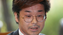 한국입양인 출신 佛 하원의원, 마크롱에 도전장…대선 출마