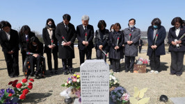 더불어시민당, 망향의동산 참배…위안부 피해자 명예회복에 최선 다할 것