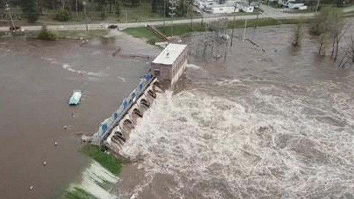 미 미시간주 폭우로 댐 2곳 범람·유실, 1만명 대피령 | 포토뉴스