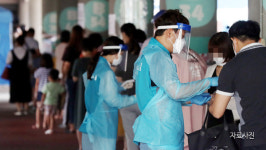 서울 고척동 교회 목사 가족 4명 확진…외손녀도 의심 증상