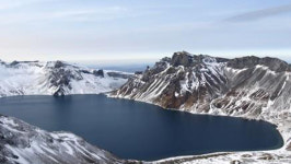 백두산에 어제 첫눈…작년보다 2주 빨라