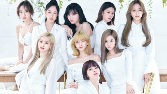 트와이스, 일본 베스트앨범으로 오리콘·타워레코드 석권