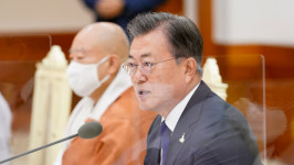 문 대통령 만남과 대화 희망 포기않으면 반드시 평화의 길로 갈 것