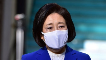 박영선, 2주만에 침묵 깨고 '벽보 훼손' 중학생 선처 호소