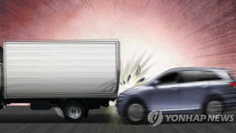 영동고속도로 군포IC 부근서 SUV-화물차 추돌…1명 사망