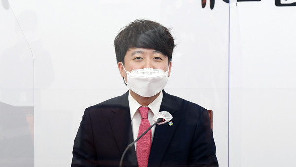 이재명 후보, 50.2%의 지지율로 여론조사 1위 유지 중