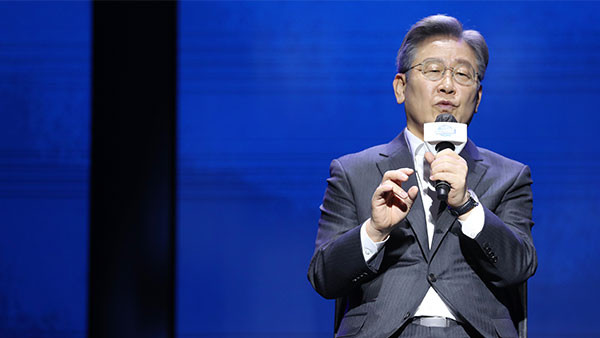 유튜버 전한길, 이재명 대통령 발언 왜곡 혐의로 경찰 조사 중