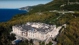 푸틴 아방궁 의심건물 안에 봉춤무대까지 완비