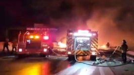 경부고속도로 김천나들목 인근 화물차 추돌사고‥운전자 2명 부상