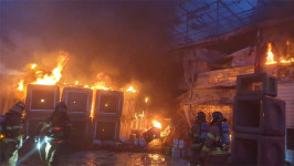 김포 철물 공장 화재‥태양광 패널에 불 붙어