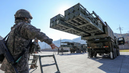 군, 천무 발사대로 200km 신형 단거리탄도미사일 시험발사 성공