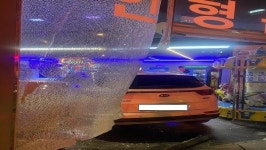 전남 무안서 차량 충돌사고 후 오락실 건물 돌진‥6명 부상