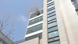 에스더불유아이주식회사 | "주식 투자 실패해 범행"‥투자회사에 불 지른 50대 검거