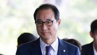 '돈봉투 의혹' 이성만 의원, 검찰 조사 뒤 13시간 만에 귀가