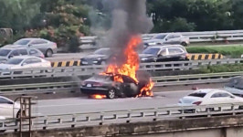 올림픽대로 동작대교 달리던 승용차서 불‥다친 사람 없어