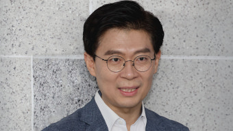사무소 열고 현수막 걸고‥최승재·이용호·조정훈 '깃발꽂기' 각축전