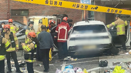 서울 관악구 봉천동 주택가서 전기차 돌진‥4명 부상