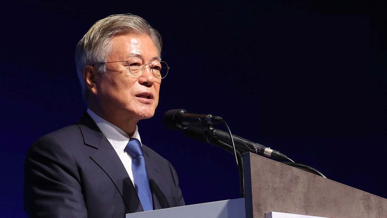 서울중앙지법, 문재인 전 대통령 뇌물 수수 재판과 조현옥 전 수석 사건 병합 거부
