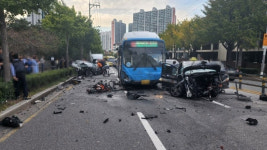 부산 북구 교차로서 6중 추돌사고‥1명 사망·9명 중경상