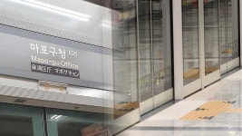 서울 지하철 6호선 마포구청역 타는 냄새‥한때 무정차 통과