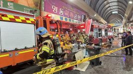 팔달신시장 화재 1시간여 만에 큰 불길 잡혀