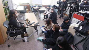 서울의대 교수들, 전공의와 회동‥'중재'가능성은 미지수