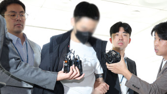 경복궁 낙서 주범 '이팀장' 구속영장실심사‥질문엔 '묵묵부답'
