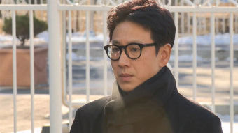 경찰, '고 이선균 수사정보 유출' 검찰 수사관 구속영장