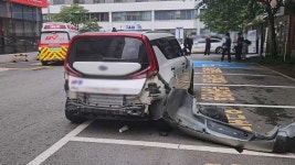국립중앙의료원 응급실에 택시 돌진해 3명 부상‥60대 기사 급발진 주장