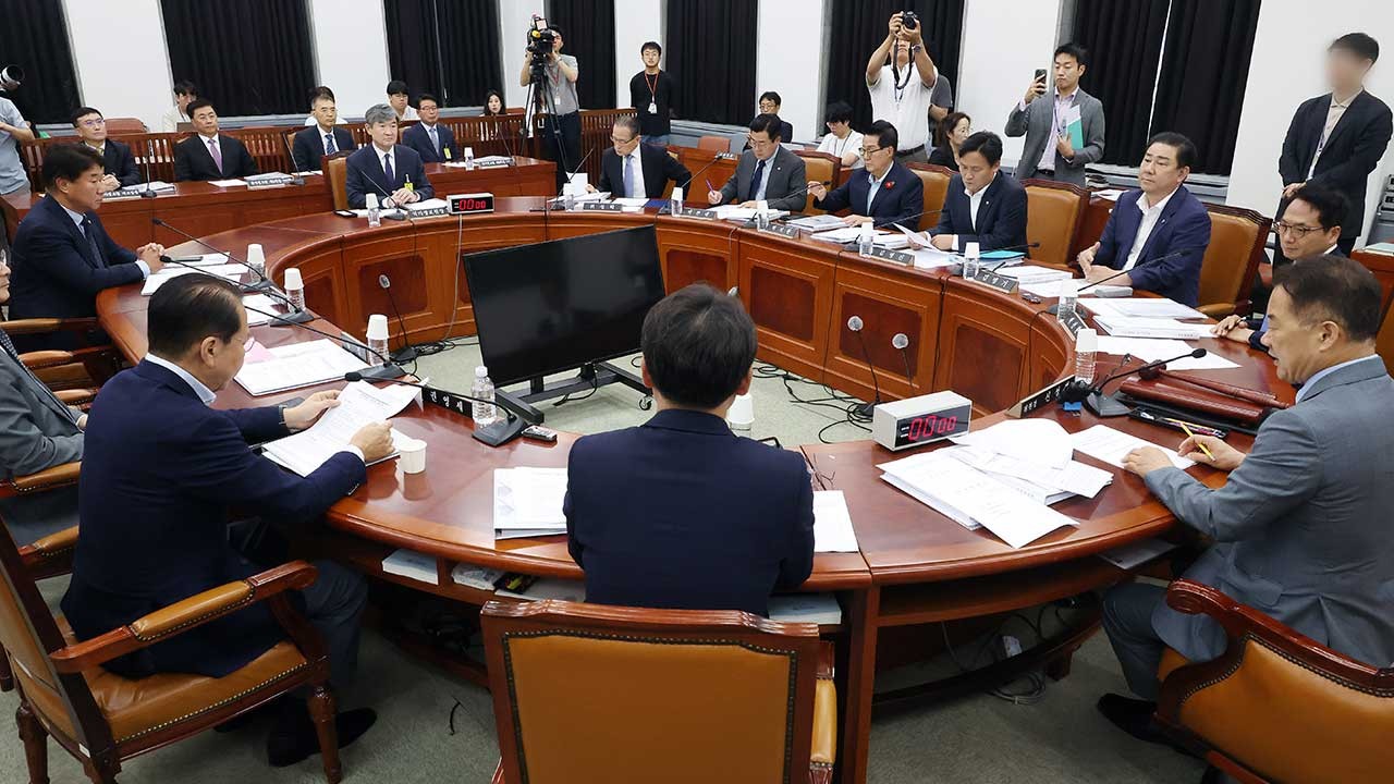 국군 정보사령부 군무원 A씨, 중국 정보요원에게 기밀 유출 7년간 30건 이상 판매하여 1억6천만원 이상 받아
