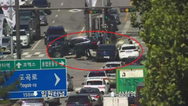대치동 사거리서 70대가 몰던 벤츠 승용차가 차량 3대 추돌‥5명 경상