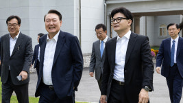윤석열 대통령 우리 한 대표‥용산서 80여분간 노타이 면담