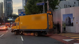 부산서 우회전하던 화물차에 치여 60대 보행자 사망