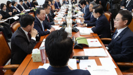 용산공원·양평고속도로 두고 여야 예결소위서 평행선 대치 이어가