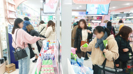 지난달 유통업체 매출 6.7% 증가‥대형마트·백화점 매출은 감소