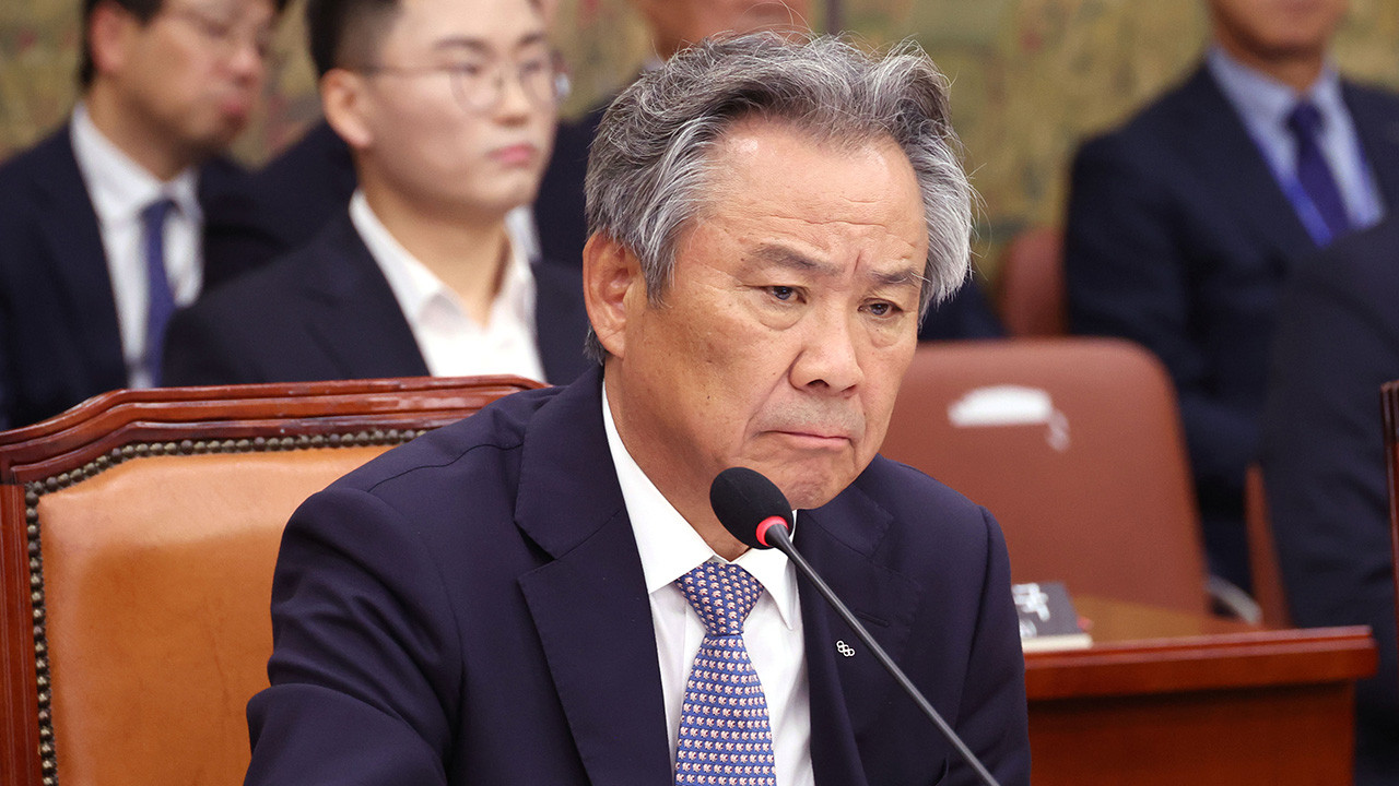 정몽규 축구협회 회장 집행정지 결정 유지…차기 회장 선거 참여 가능 (100자)