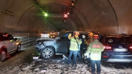 전북 순천-완주고속도로서 차량 5대 추돌‥눈길에 미끄러져