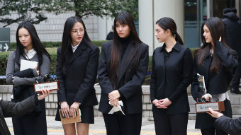뉴진스, 활동 잠정 중단 선언‥어도어 