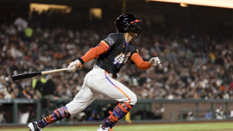 이정후, MLB 데뷔 첫 3루타에 시즌 2번째 3안타‥역전승 견인