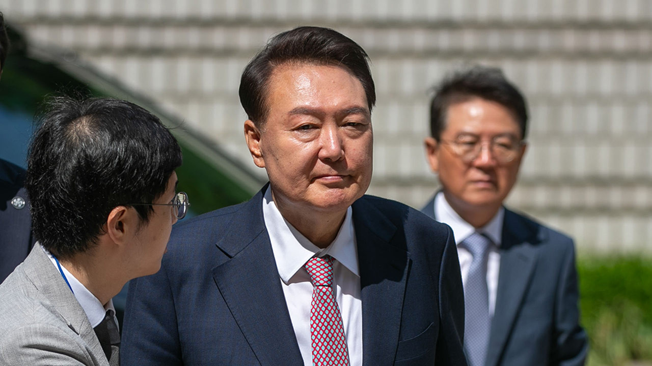 윤석열 전 대통령, 2차 대면조사 9시간30분 진행...특검팀, 추가 조치 검토 중