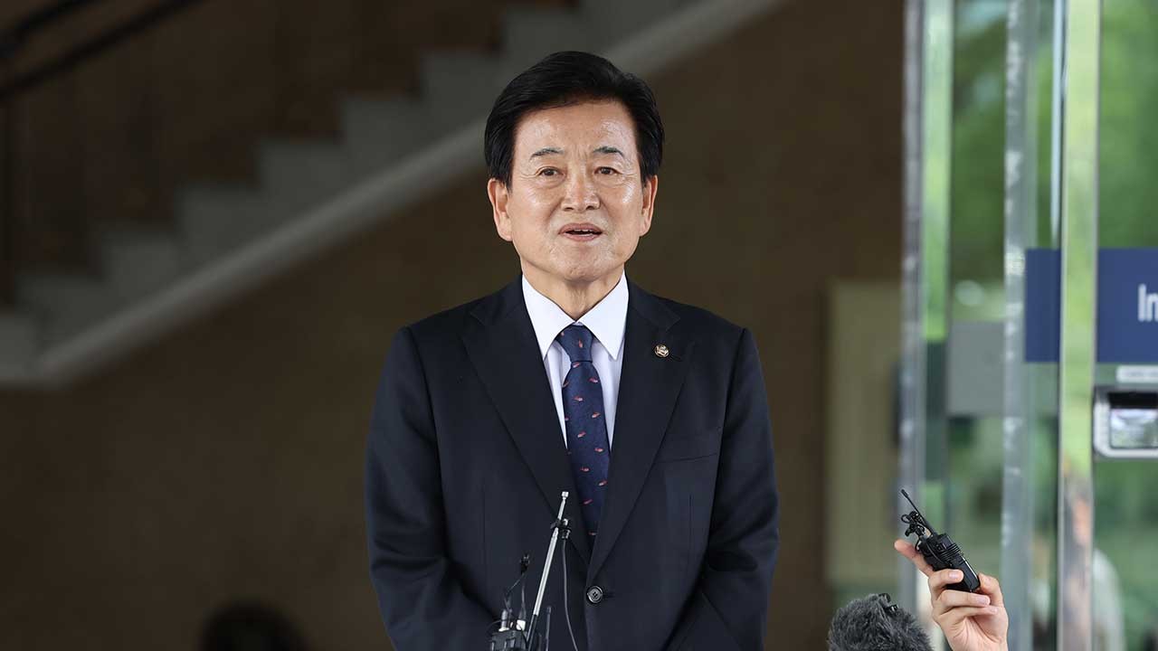 남북 간 연락채널 복원, 취임 첫 날 조국통일부 장관의 강력한 의지