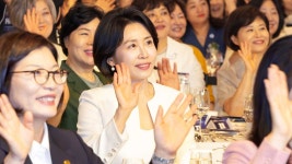 동아쇼핑김혜경 | 김혜경 여사, 여성 기업인 만나 "위기 극복에 앞장서 달라"