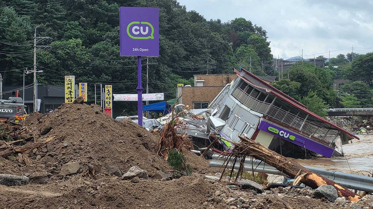 가평 산사태 참사로 생긴 가평 캠핑장 실종 사건, 엄마와 아들의 참상에 온 국민 안타까움(express)