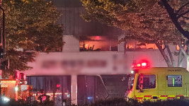 전북 전주 자동차용품점 불‥대피하던 30대 직원 다쳐