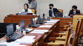 국회 과방위, '손배 최대 5배' 허위조작정보근절법 의결‥'입틀막' 반발
