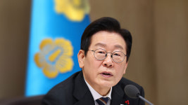 이 대통령 지지율 54.3%로 0.6%p 하락‥