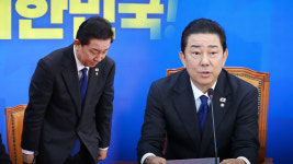 김병기, 계속되는 의혹에 원내대표직 사퇴‥