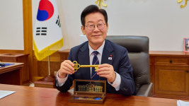 이 대통령, 트럼프 선물 황금열쇠 공개‥더욱 굳건한 한미동맹 기원