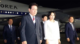 이 대통령, 5박 6일 일정 순방 마치고 서울공항 도착