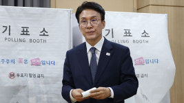 김민석 여의동 주민센터 찾아 사전투표 민주주의를 일상에 정착시키는 투표, 다 참여하길